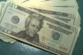 Apesar de guerra, dólar cai 1,27%, e bolsa sobe 3% na semana