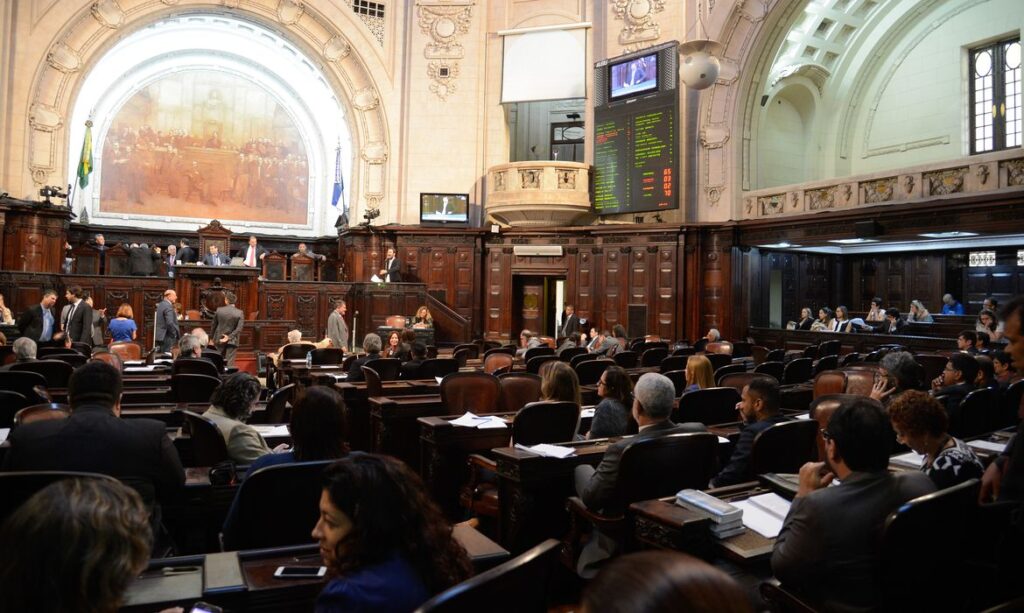TRE-RJ marca para terça recontagem de votos após cassação de Bacellar