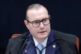 Zanin, do STF, suspende eleição indireta para governo do Rio