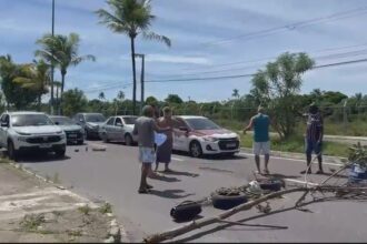 Protesto por falta de água interdita parcialmente avenida na Zona de Expansão de Aracaju