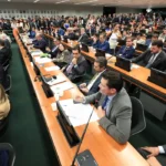 CCJ da Câmara retoma análise do fim da escala 6×1 nesta quarta