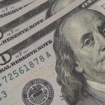 Dólar cai para R$ 5,01, e bolsa renova recorde com ajuda do exterior