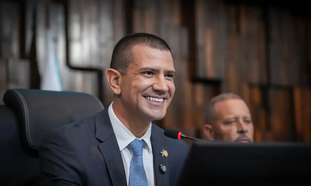 Douglas Ruas é eleito presidente da Assembleia Legislativa do Rio