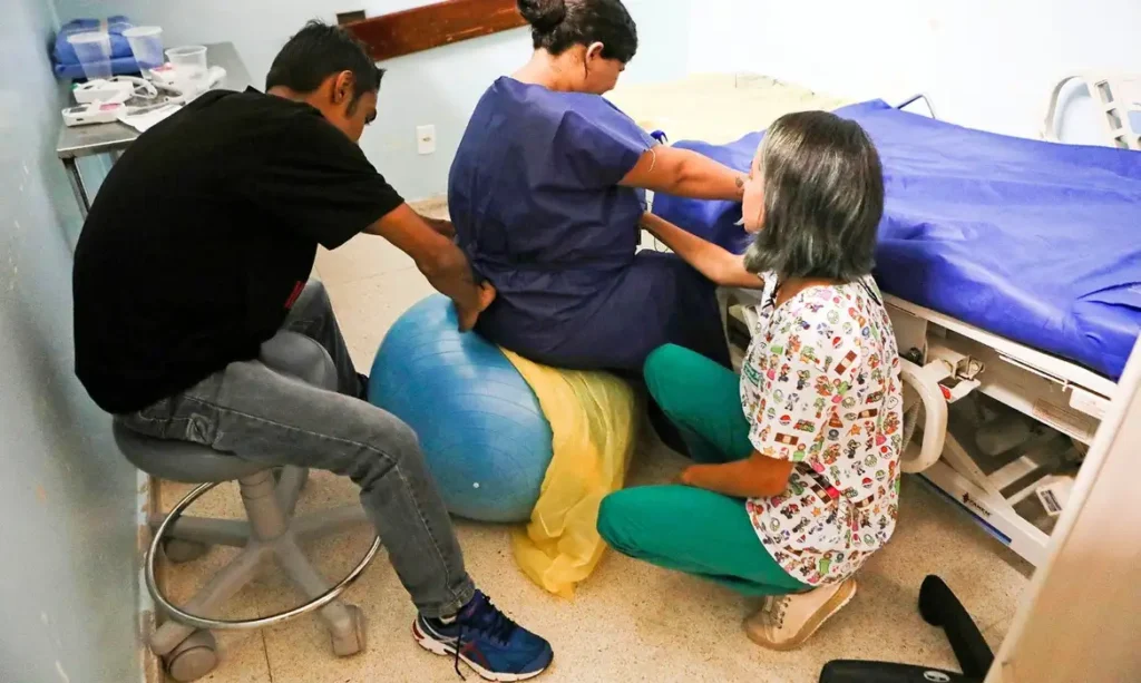 Doula: regulamentação reforça integração da categoria ao SUS