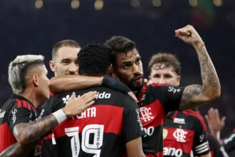 Flamengo reage e vence Santos de virada por 3 a 1 no Brasileirão
