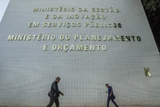 Gasto com pessoal e benefícios fiscais terão limite a partir de 2027