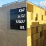Indústria fatura 4,9% mais em fevereiro, mas continua em queda anual