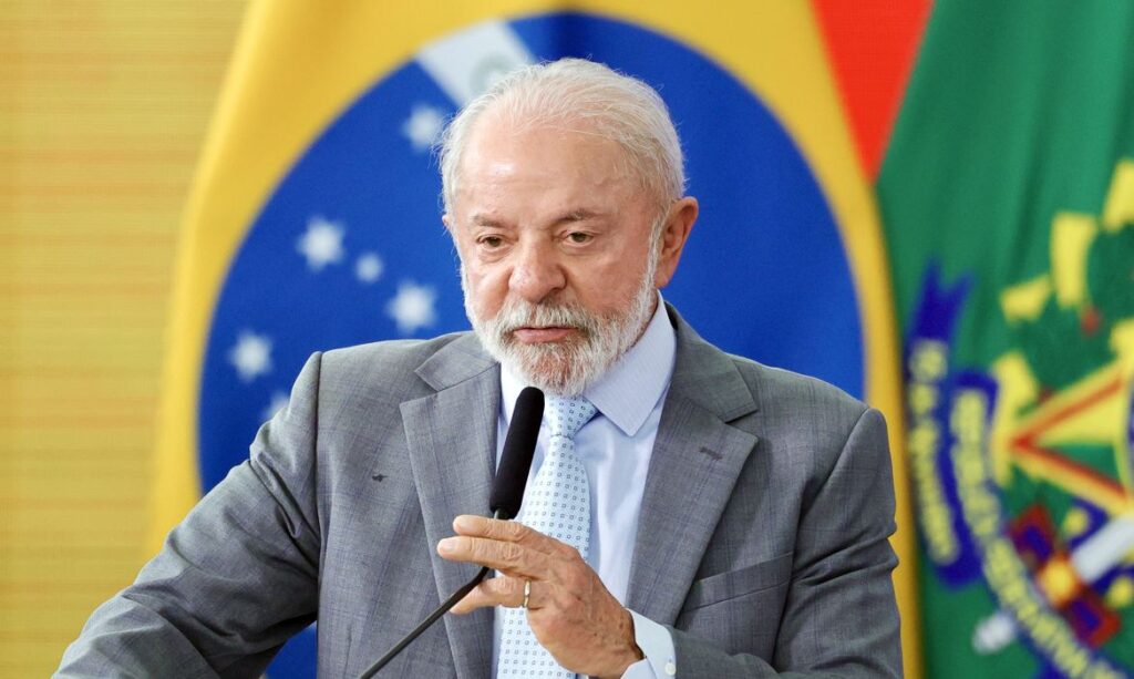 Lula critica ameaças de Trump ao mundo e defende papa Leão XIV