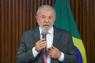 Lula diz que país não precisa de escola cívico-militar na educação