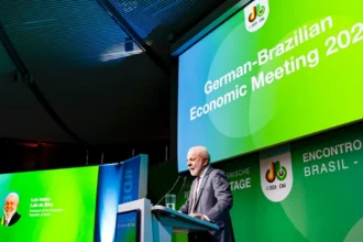 Lula fala em reciprocidade após expulsão de delegado dos EUA