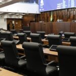 Proposições legislativas sobre IA favorecem controle e vigilância