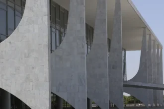 Terceirizados do governo têm redução de jornada e auxílio para creche