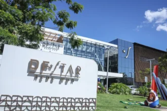Bolsonaro segue internado com quadro estável após cirurgia