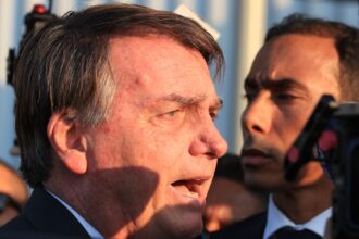 Bolsonaro tem alta hospitalar após passar por cirurgia no ombro
