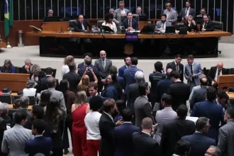 Câmara aprova, em primeiro turno, PEC do fim da escala 6×1