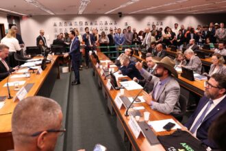 Conselho de Ética suspende três deputados por motim na Câmara