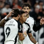 Corinthians derrota Peñarol para seguir 100% na Libertadores