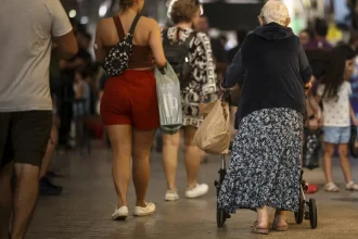 Defeitos em calçadas fazem 42% dos idosos terem medo de cair