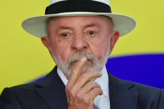 Detenção de ativista brasileiro em Israel é injustificável, diz Lula