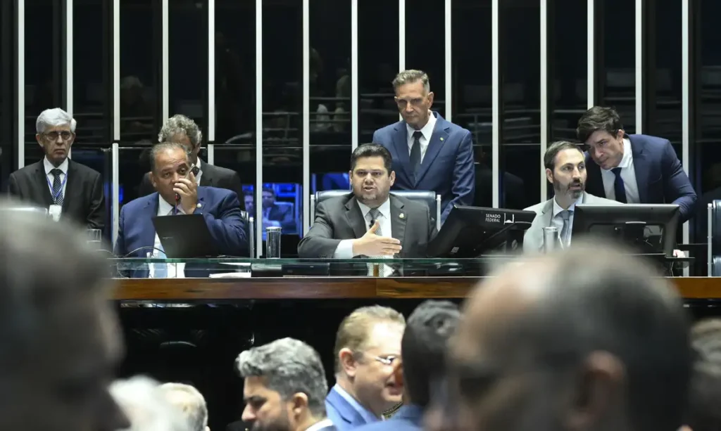Dosimetria: Alcolumbre promulga lei que beneficia condenados pelo 8/1