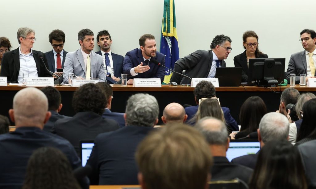 Durigan diz ser contra qualquer compensação ao fim da escala 6×1