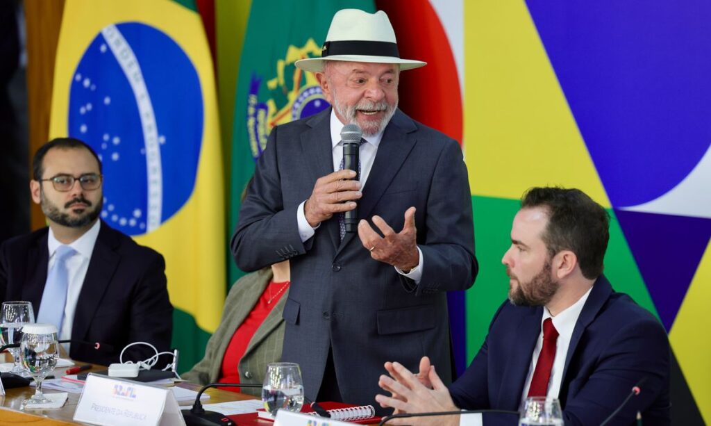 Lula: Desenrola Brasil ajudará população a “tirar corda do pescoço”
