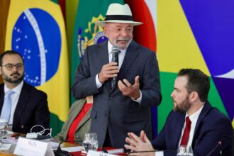 Lula: Desenrola Brasil ajudará população a “tirar corda do pescoço”