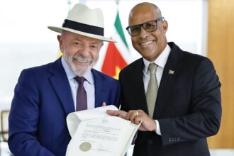 Lula recebe credenciais de sete novos embaixadores