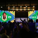 Neymar não treina em apresentação e preocupa a duas semanas da Copa