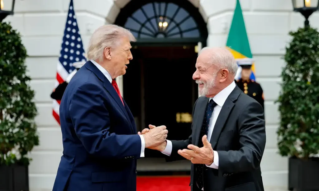 “Ninguém respeita lambe-botas”, diz Lula sobre reunião com Trump