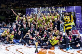 Praia Clube bate Minas e fatura título da Superliga Feminina de vôlei