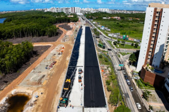 Viaduto do Complexo Viário Senadora Maria do Carmo Alves recebe pavimentação asfáltica