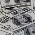 Bolsa cai 2,22%, e dólar volta a subir acima de R$ 5,06