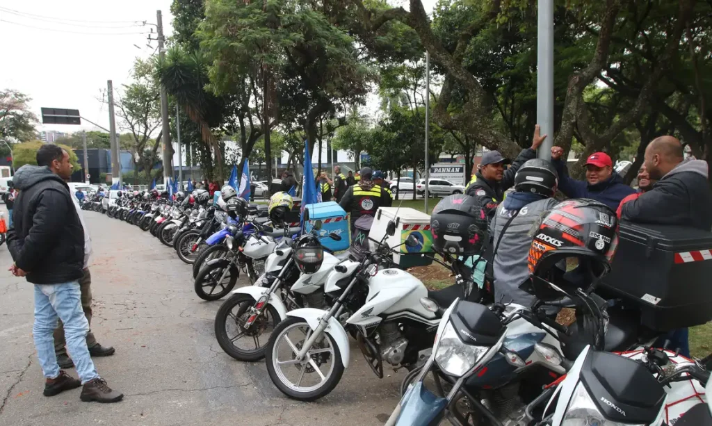 Governo prepara linha de crédito para motociclistas de aplicativos